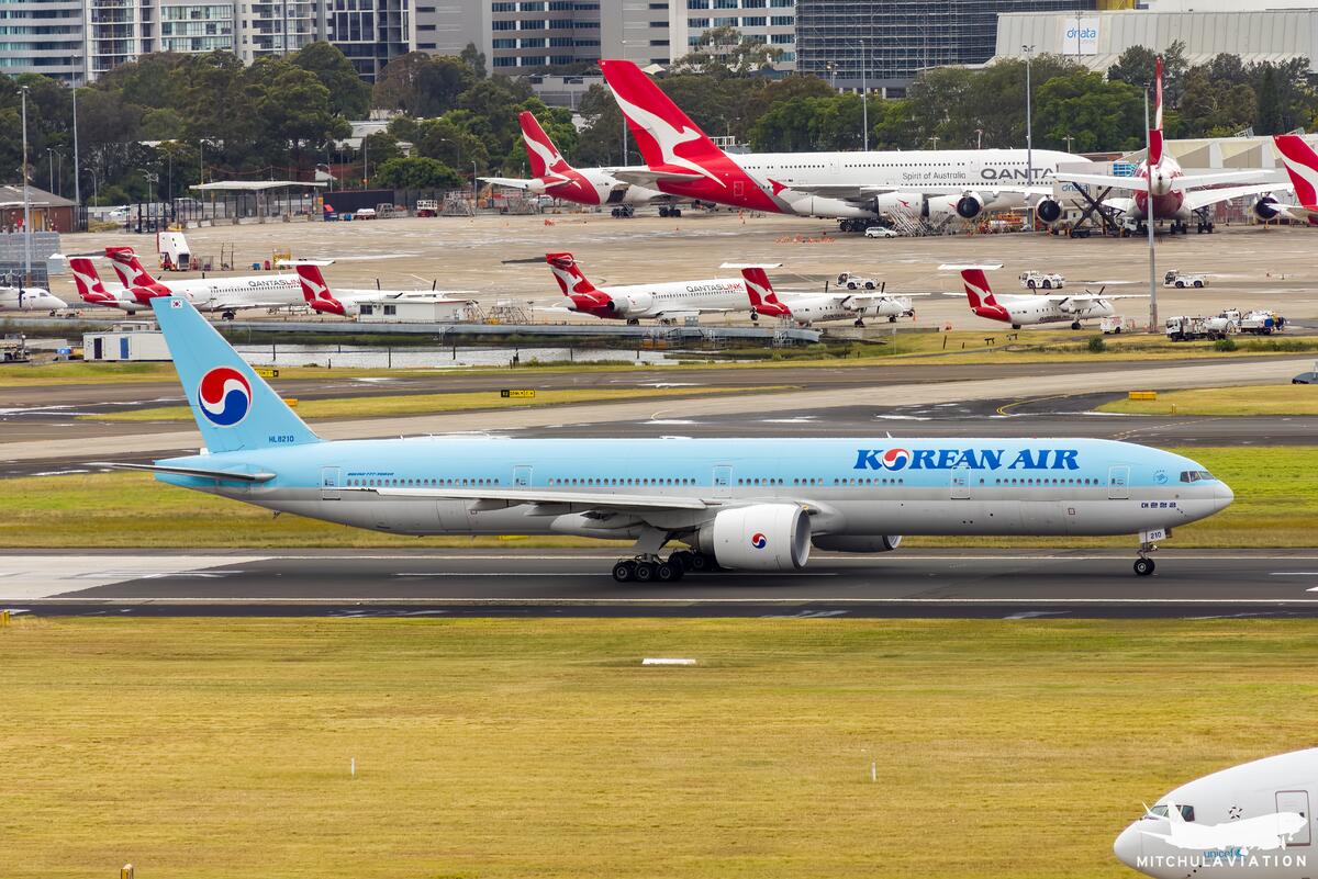 KE645 대한항공 B77W